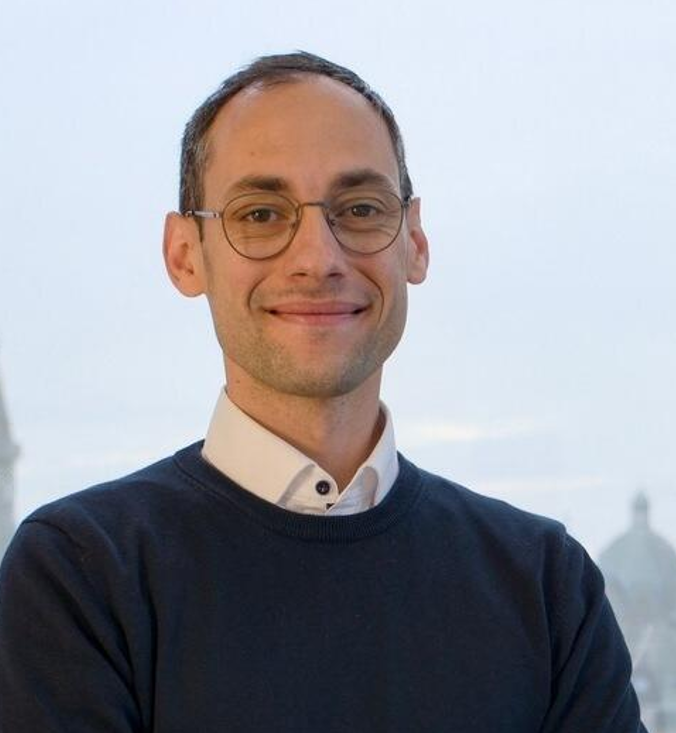 Dr Stefan Bezrucav